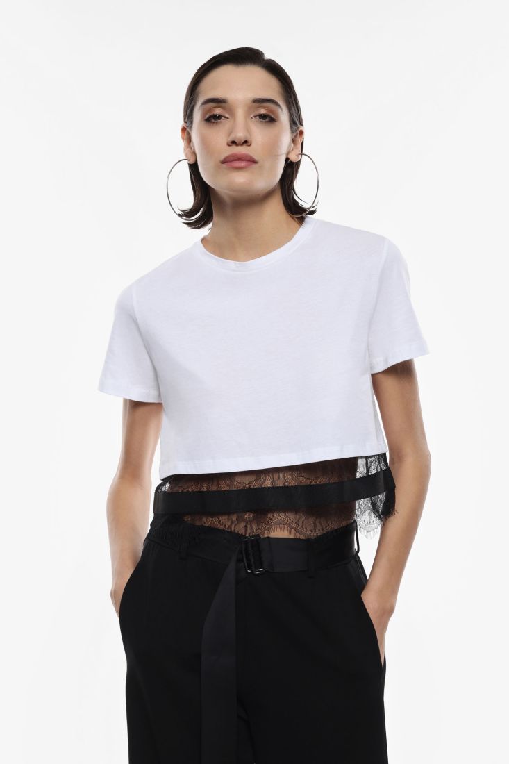 T shirt i bardhe me detaj tyl ne fund
