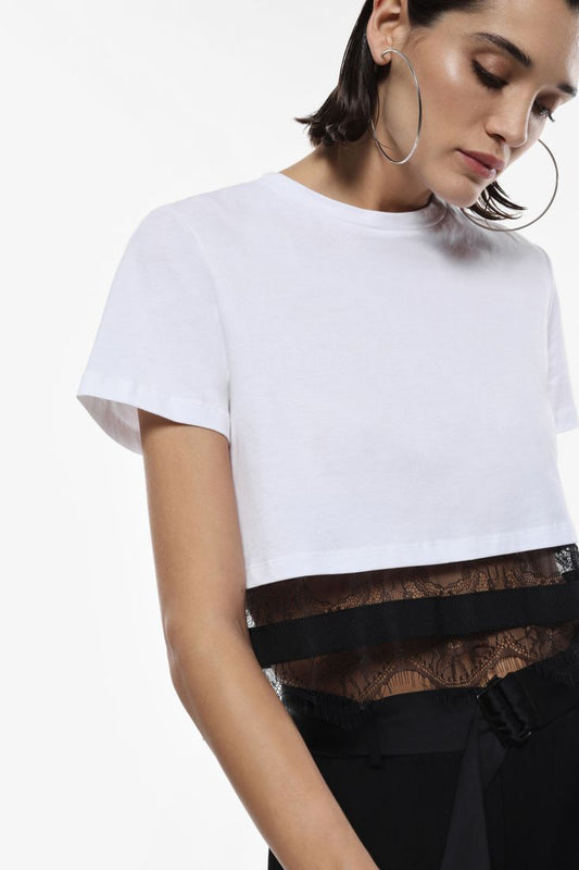 T shirt i bardhe me detaj tyl ne fund
